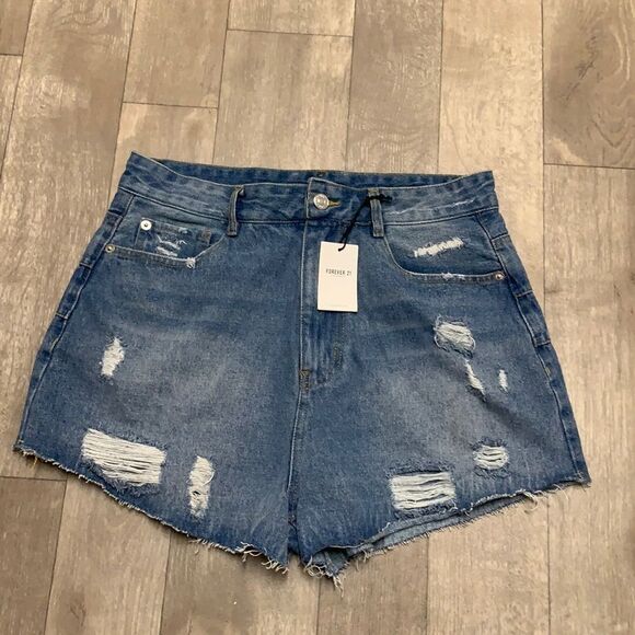 Women’s NWT Forever‎ 21 Distressed High Rise Shorts - Picture 1 of 4